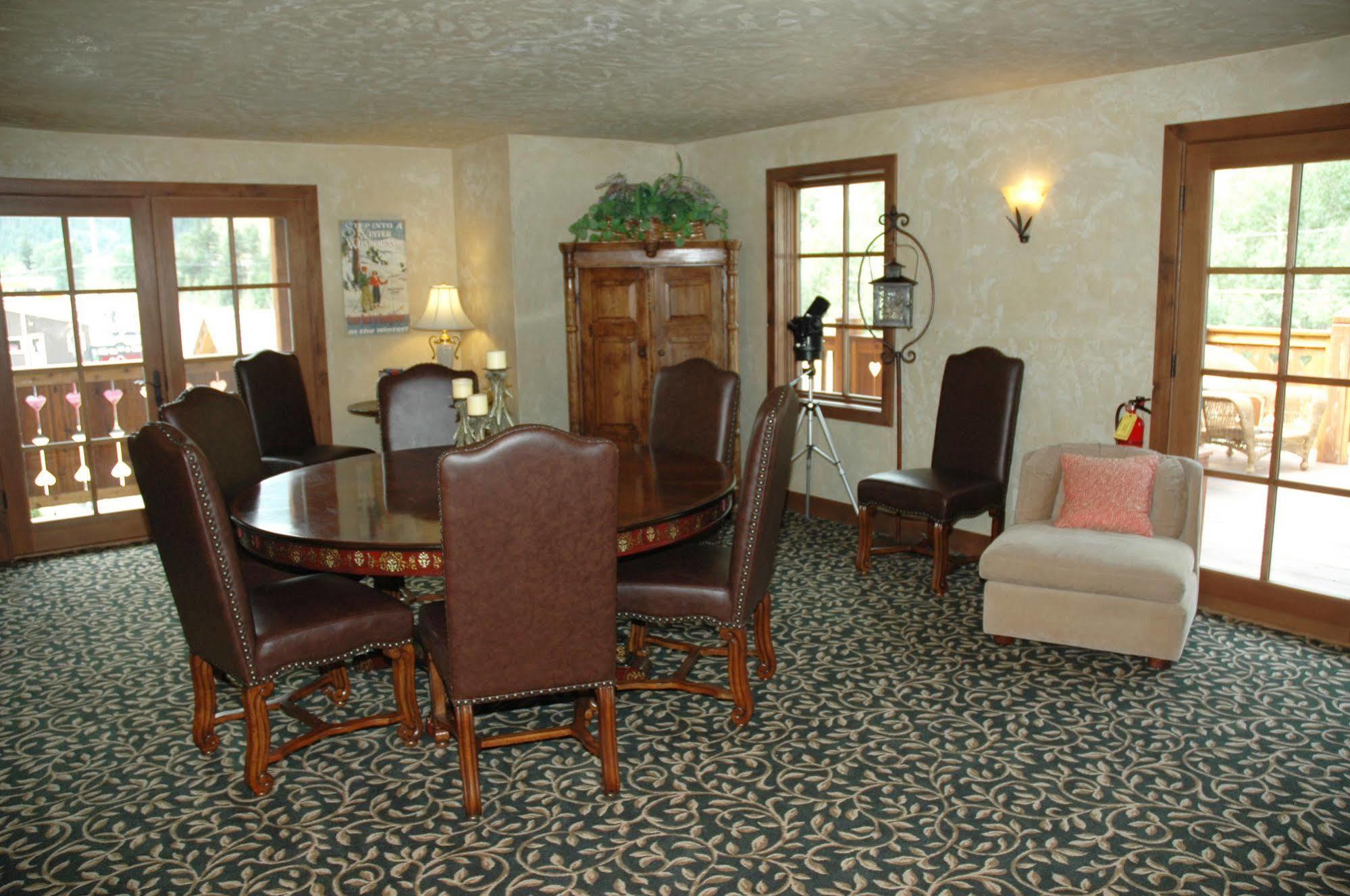 Hotel Chateau Chamonix Georgetown Esterno foto